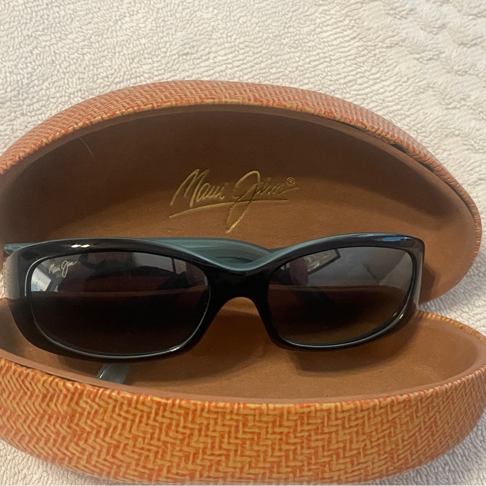 MAUI JIM “PUNCHBOWL” polarized sunglasses with hard case EUC